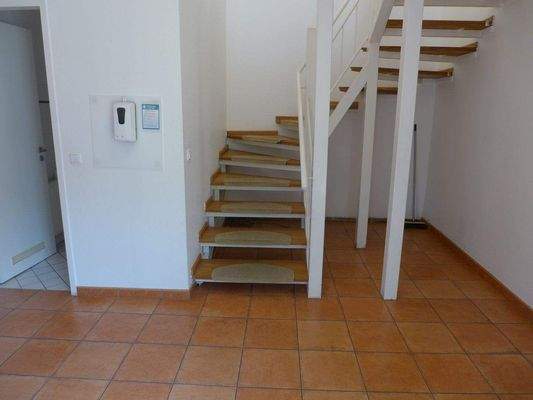 Treppe zum 1. OG.JPG