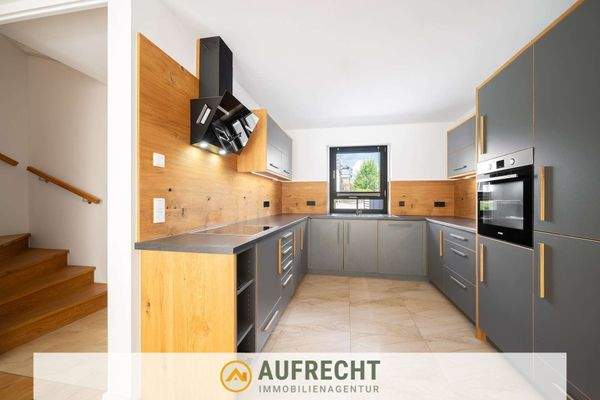 stilvolle, offene Einbauküche