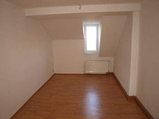 großzügiges Kinderzimmer im Dachgeschoß