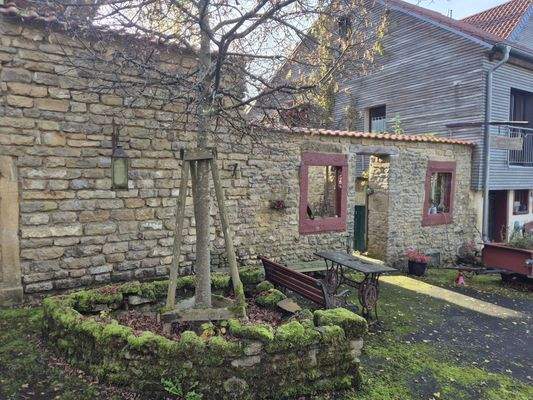 Ruine als geschützter Sitzplatz Bild 2