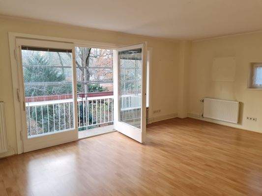 Riesenzimmer mit Balkon.jpg