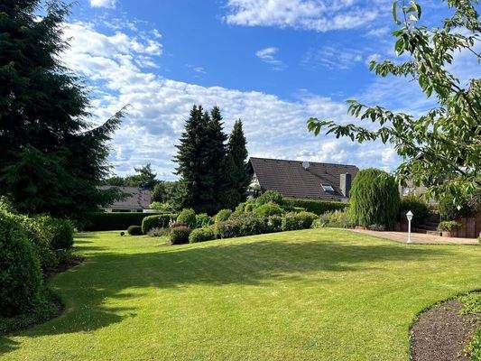 Taumhafte Gartenanlage.jpg