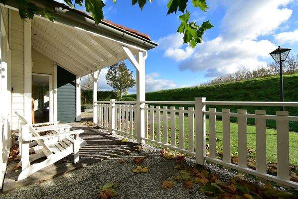 chalet-kaufen-summio-park-aquadelta-bruinisse-niederlande-ueberdachte-veranda-2025