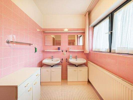 Badezimmer Ansicht 1