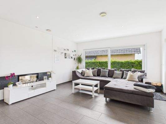 Wohnzimmer mit Kamin