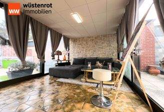 Wintergarten mit direktem Zugang zu beiden Terrassen