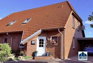 Eingangssituation mit Carport