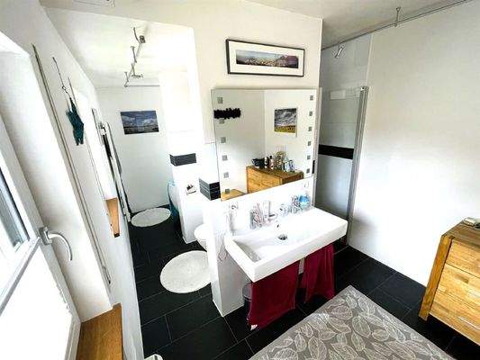 OG: Tageslicht-Badezimmer