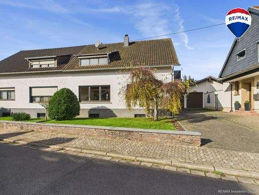 RE/MAX Immobilien DeLux Soppelhaushälfte Mettlach