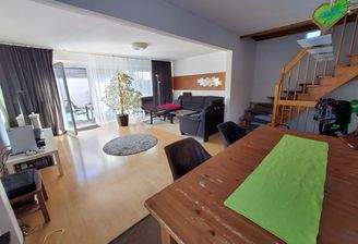 großer Wohn-und Essbereich