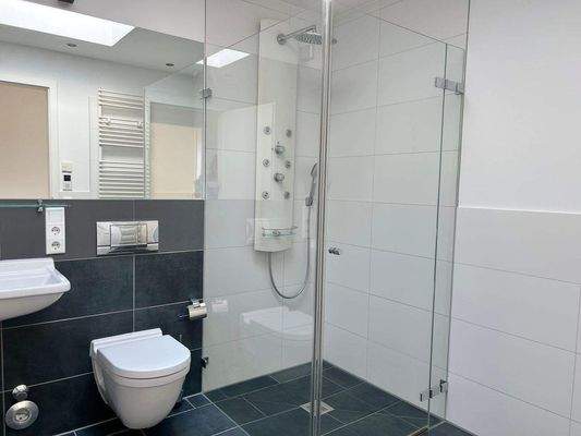 Badezimmer Ansicht 1