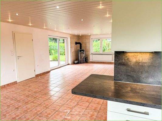 Wohnküche mit Blick zum Wohnbereich