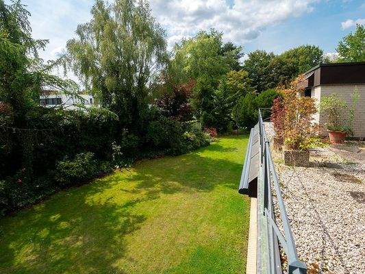 Blick vom Obergeschoss in den Garten