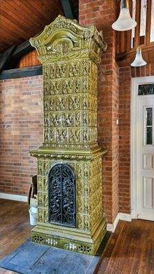 Jugendstil-Kachelofen im OG