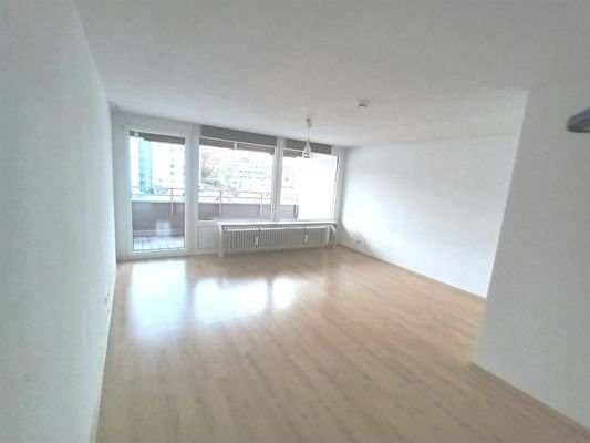 Wohnzimmer mit Westbalkon