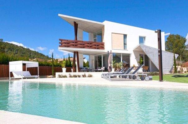 Pool and Exterior (8)