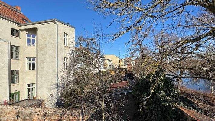 Links das Haus, rechts die Havel, dazwischen die S