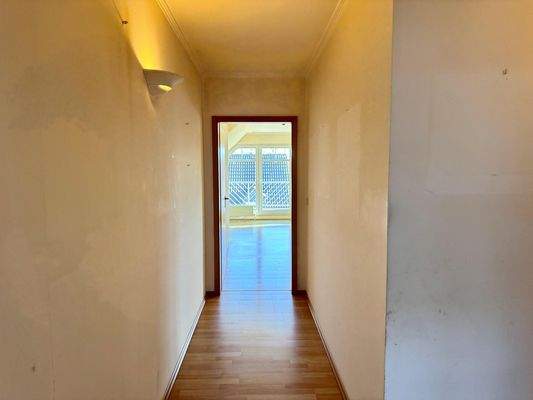 Diele mit Blick ins Wohnzimmer