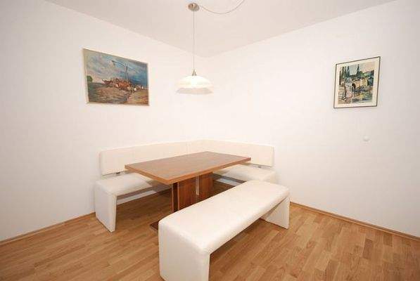 Esstisch im Wohnzimmer