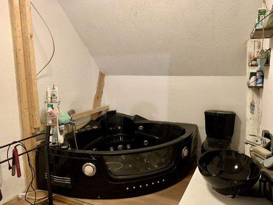 28) Wohnung DG 2, Badezimmer