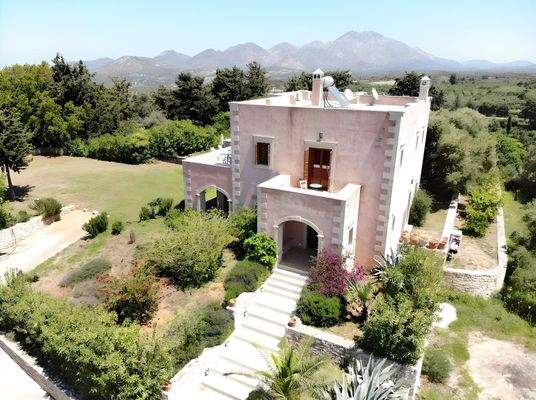 Traditionelle Steinvilla bei Plevriana auf Kreta m