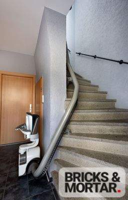 Hausflur mit Treppenlift