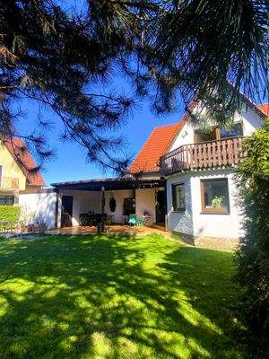 Hausrückansicht mit überdachter Terrasse