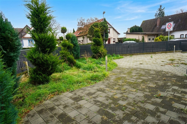 Sonnige Terrasse und Garten zum Entspannen