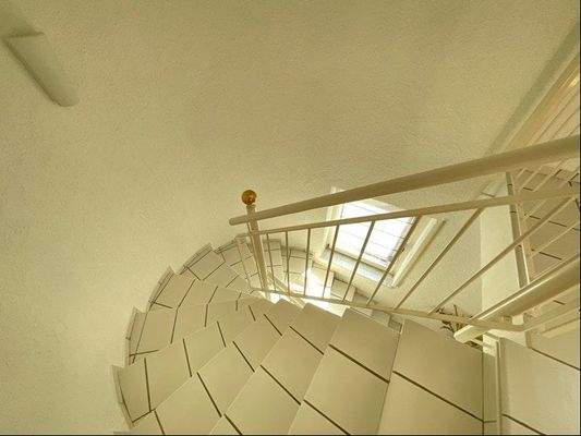Treppenhaus/Treppe zum Dachgeschoss