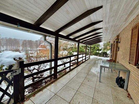 Terrasse vor dem Haus