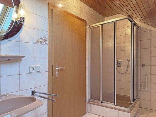 M024-2025_Dachgeschoss_Badezimmer_Ansicht_1