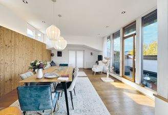 lichtdurchflutet mit traumhaften Ausblick