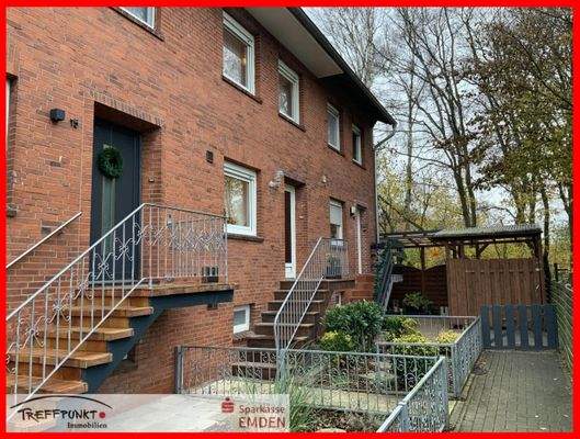 Vorderansicht mit gepflegter  Zuwegung