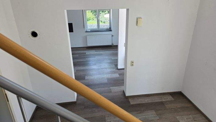 Aufgang Treppe Blick ins Esszimmer