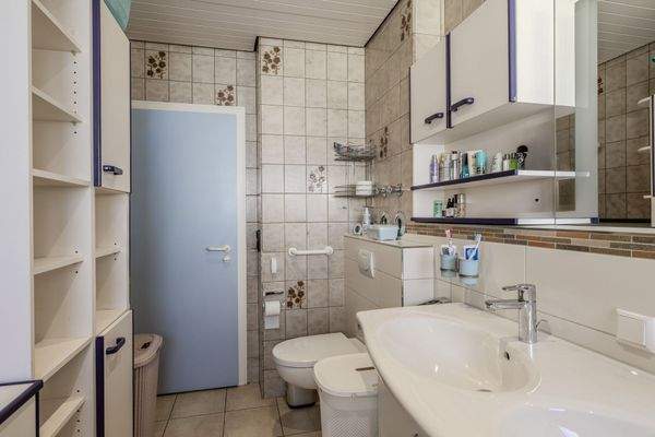 Tageslichtbad mit Doppelwaschbecken