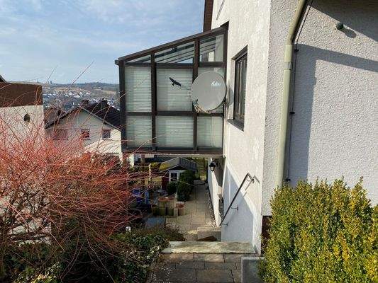 Zugang zur Einliegerwohnung mit Wintergarten zur Hauptwohnung