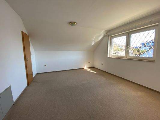 35b) DG: Eltern-Schlafzimmer.