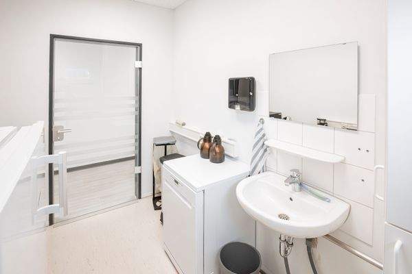 Gebäude 160-3061.JPG