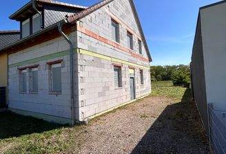 Außen Staßenseite.JPG