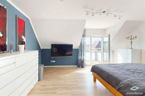 Großzügiges & helles Schlafzimmer