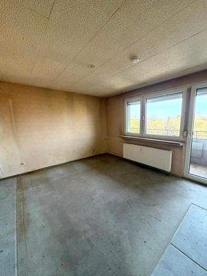 Wohnzimmer mit Balkon