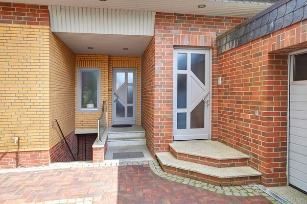Hauseingänge Erdgeschosswohnung und Wohnung im Obergeschoss