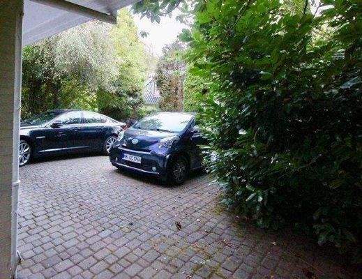 Parkmöglichkeiten vor der Doppelgarage