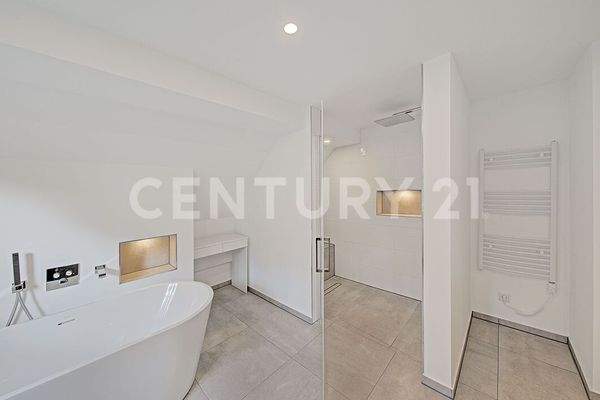 OG Tageslicht Wellness Badezimmer