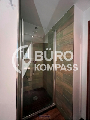 Allgemein zugängliche Dusche