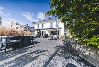 Rückansicht mit Terrasse