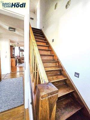 Holztreppe ins OG 