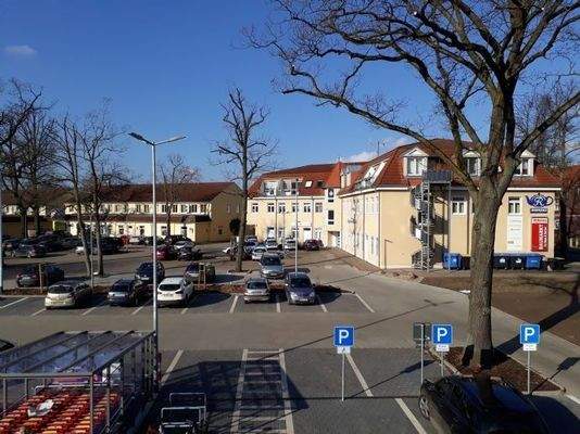 Parkplatz rückwärtig