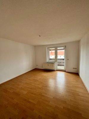 Wohnzimmer mit Balkon