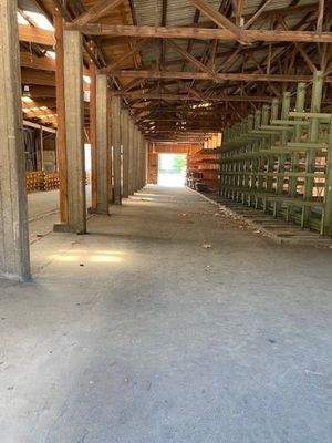 Überdachte Lagerfläche